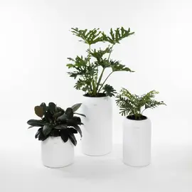 Vazo Plastike e Bardhë M