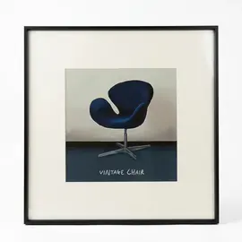 Pikture me Kornizë “Vintage Chair” në Blu – Dekor Murale Moderne