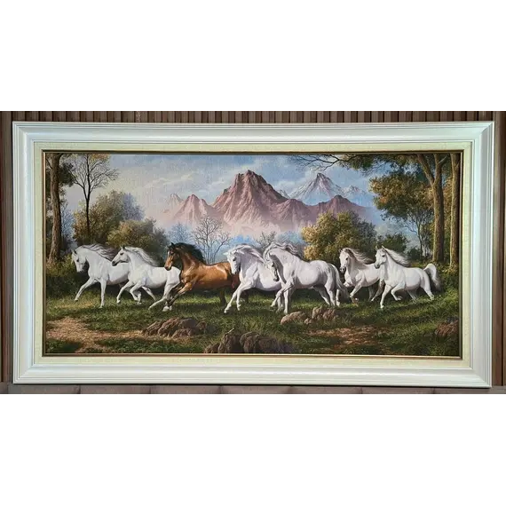 Pikturë Artistike Kuaj në Vrapim në Peisazh Malor – Art Klasik Luksoz 140×80 cm