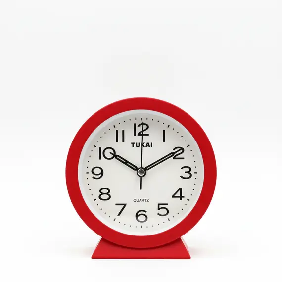 Orë Tavoline në Ngjyrë të Kuqe me Fushë të Bardhë
