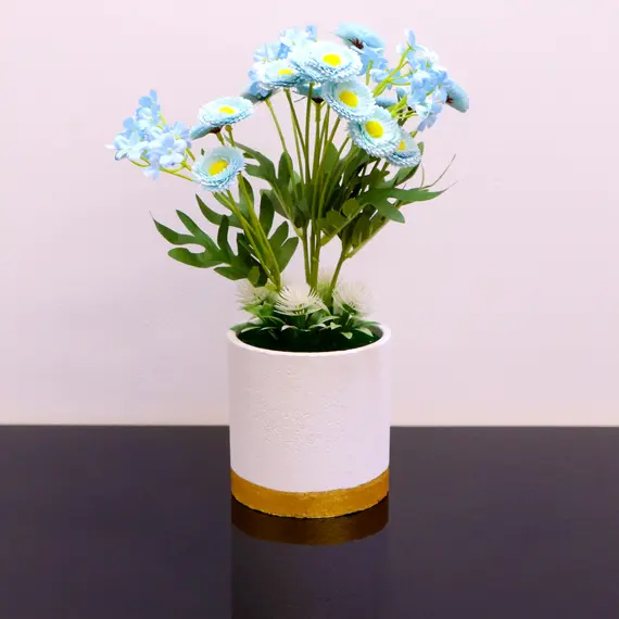 Vazo Dekorative me Lule te Verdhe